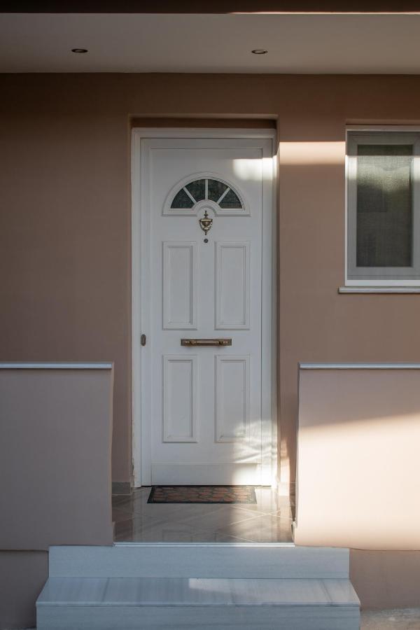 John'S Apartment'S Near Athens Airport!! สปาตา ภายนอก รูปภาพ