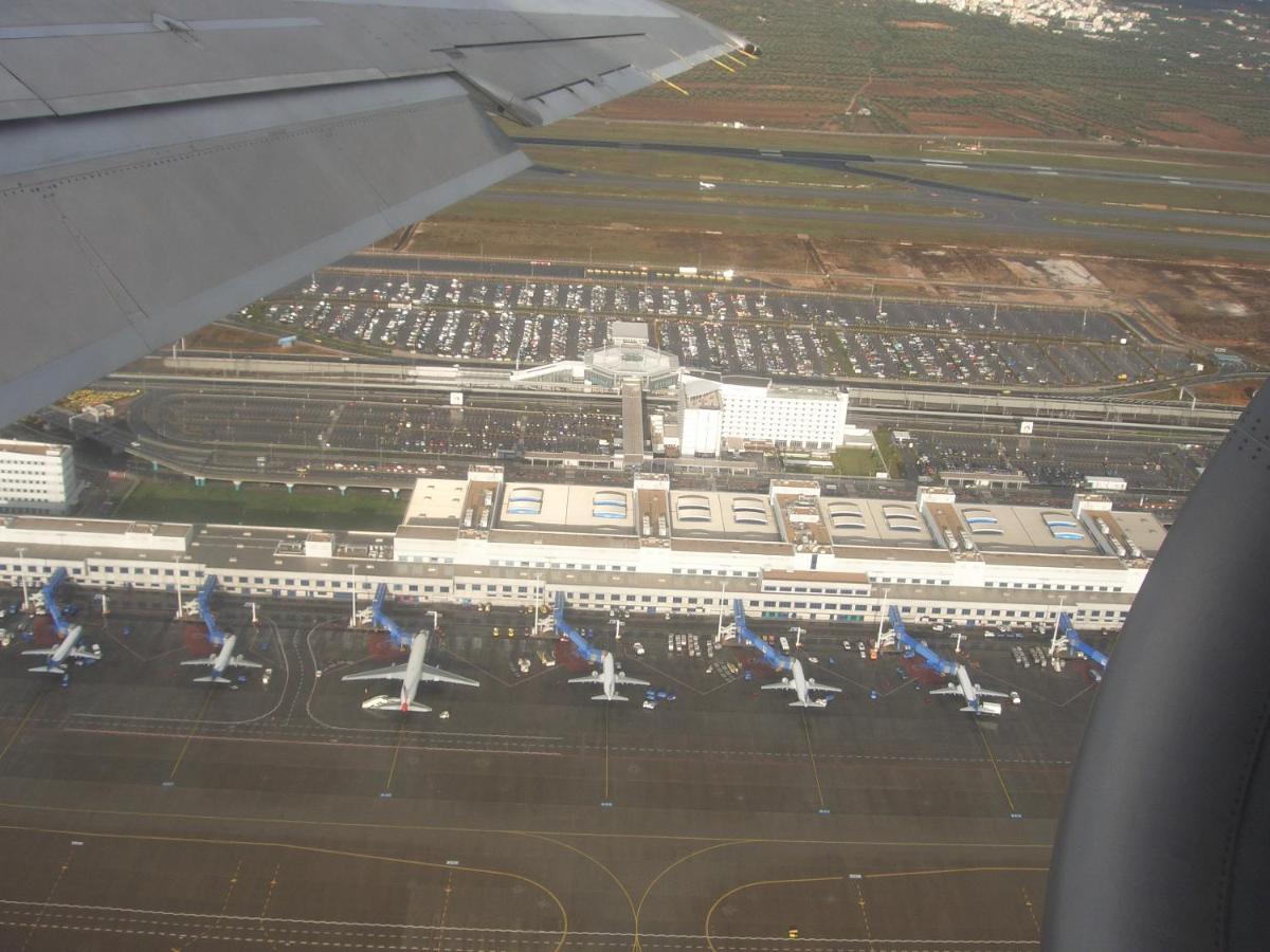 John'S Apartment'S Near Athens Airport!! สปาตา ภายนอก รูปภาพ