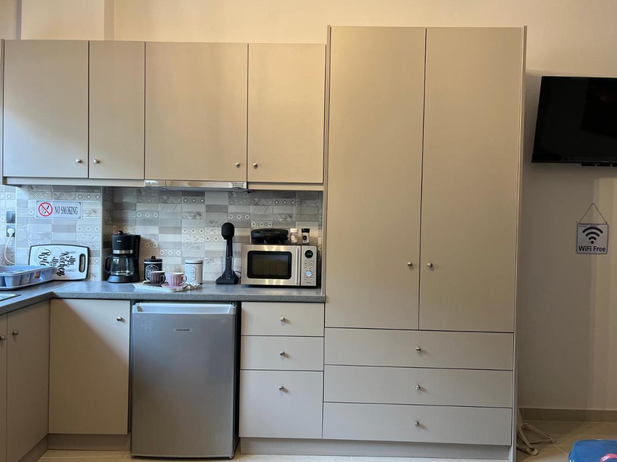 John'S Apartment'S Near Athens Airport!! สปาตา ภายนอก รูปภาพ